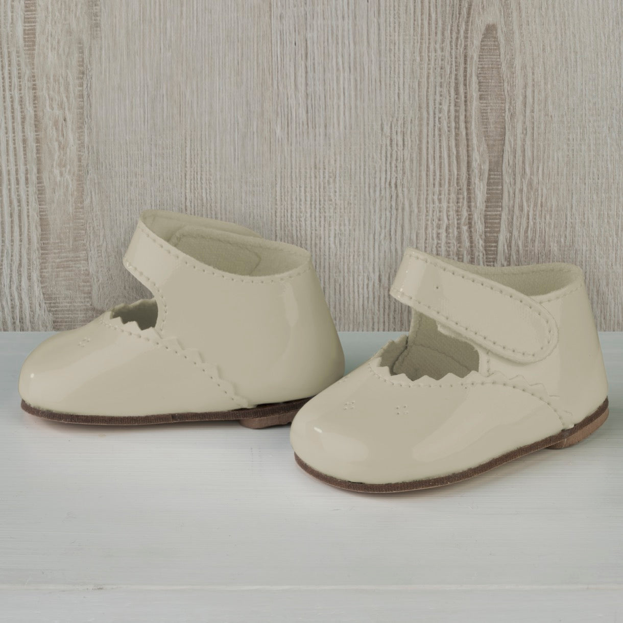 Zapato de Charol Beige para Pepa, Leo, Maria o Pablo
