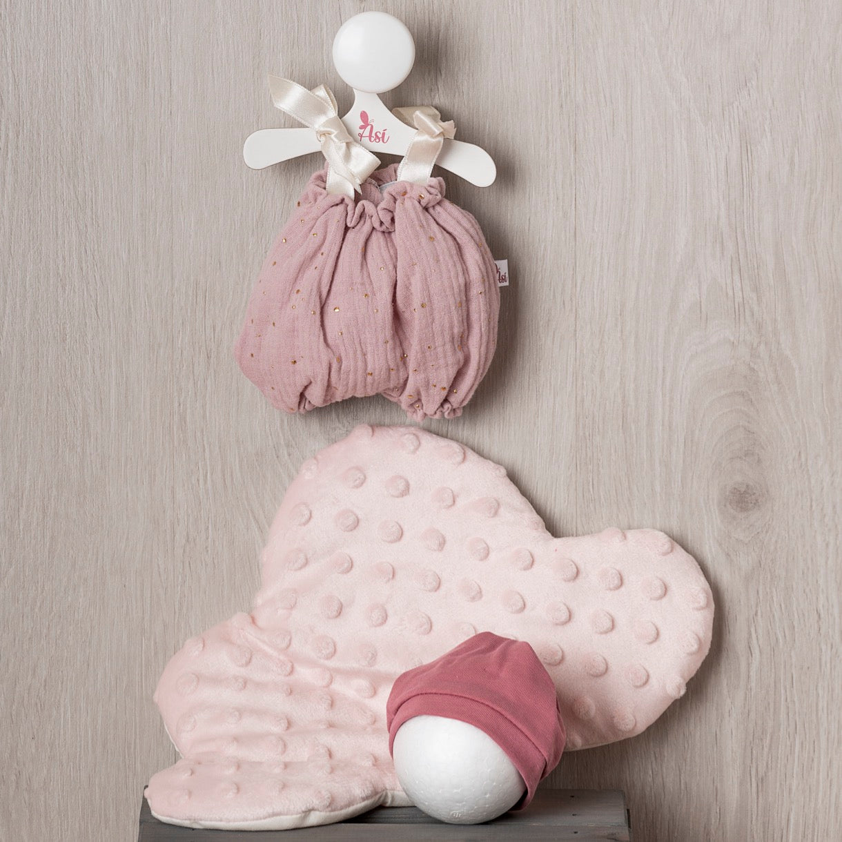 Conjunto Gordi Pelele Rosa con Cojín Nube Rosa